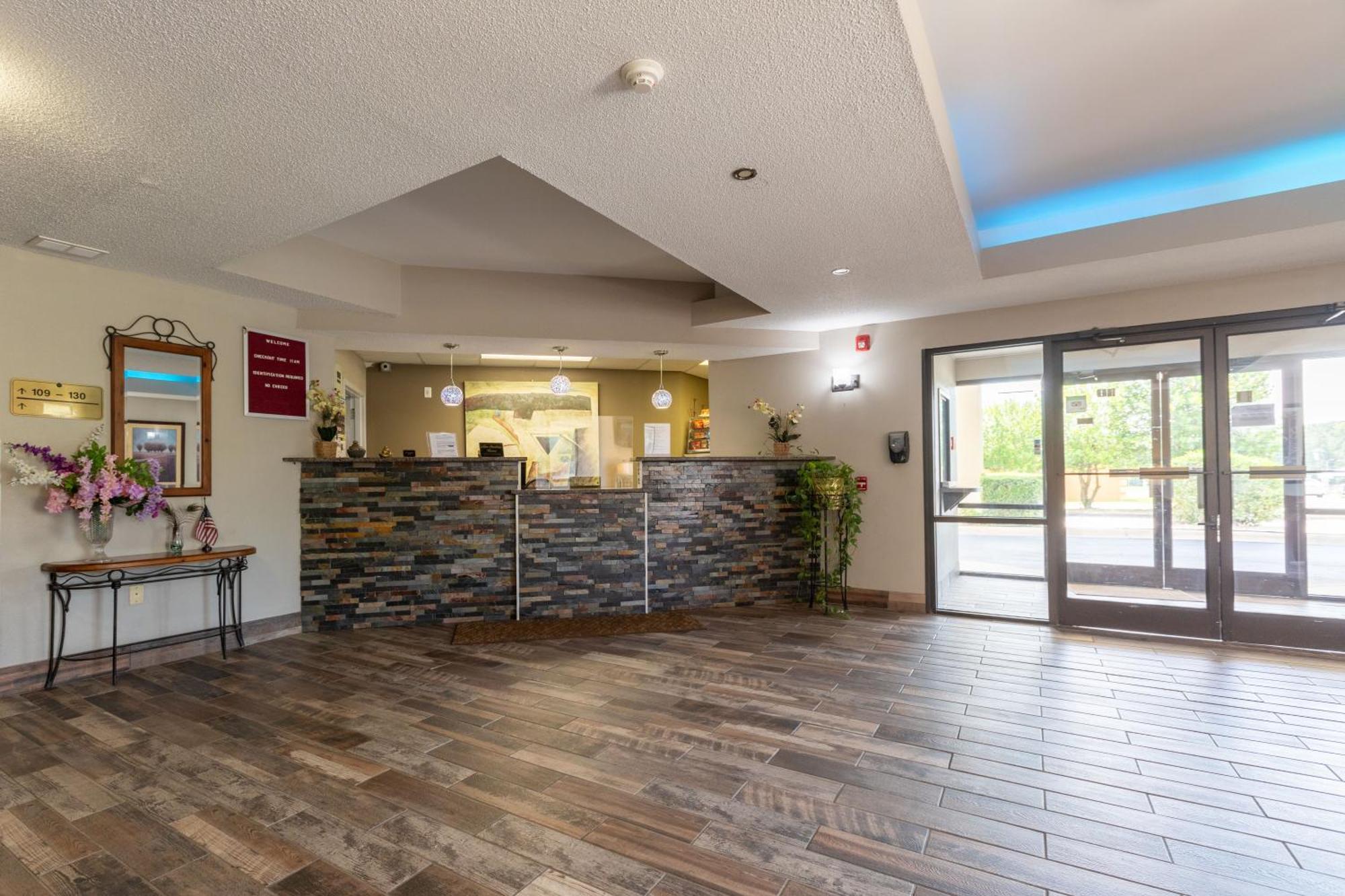 Baymont By Wyndham Creedmoor Exterior foto