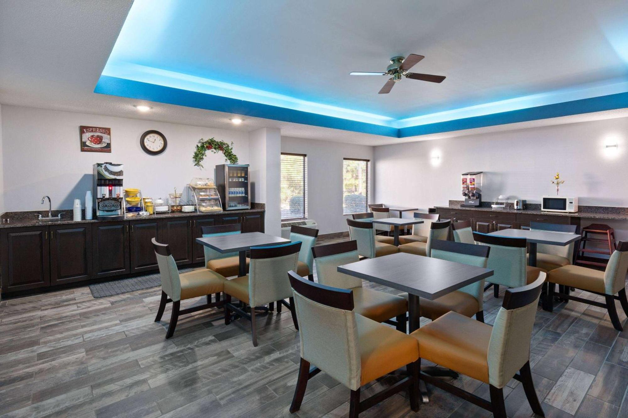 Baymont By Wyndham Creedmoor Exterior foto
