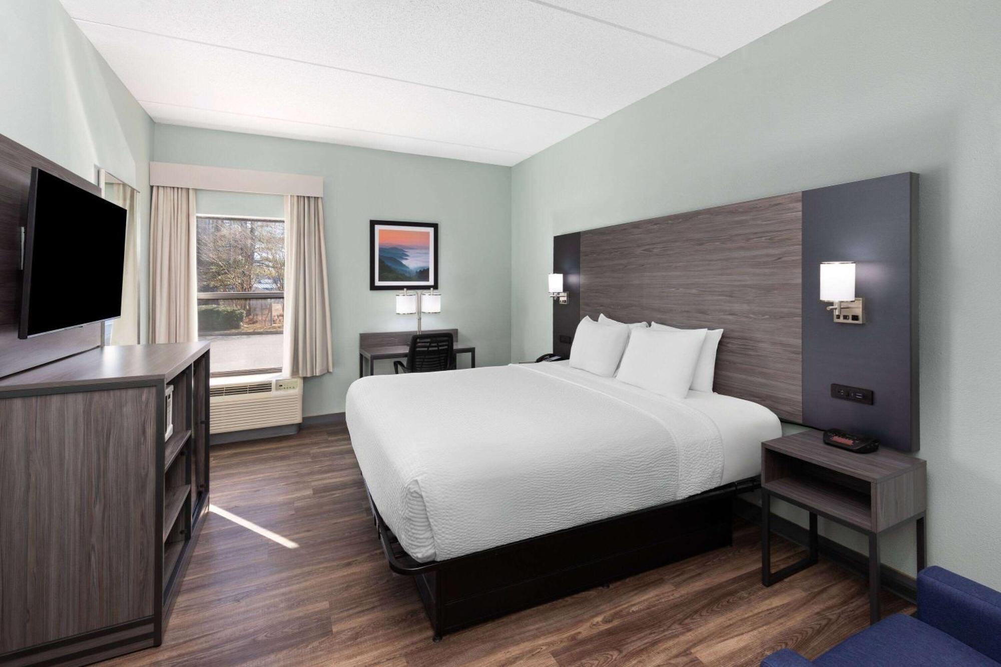 Baymont By Wyndham Creedmoor Exterior foto