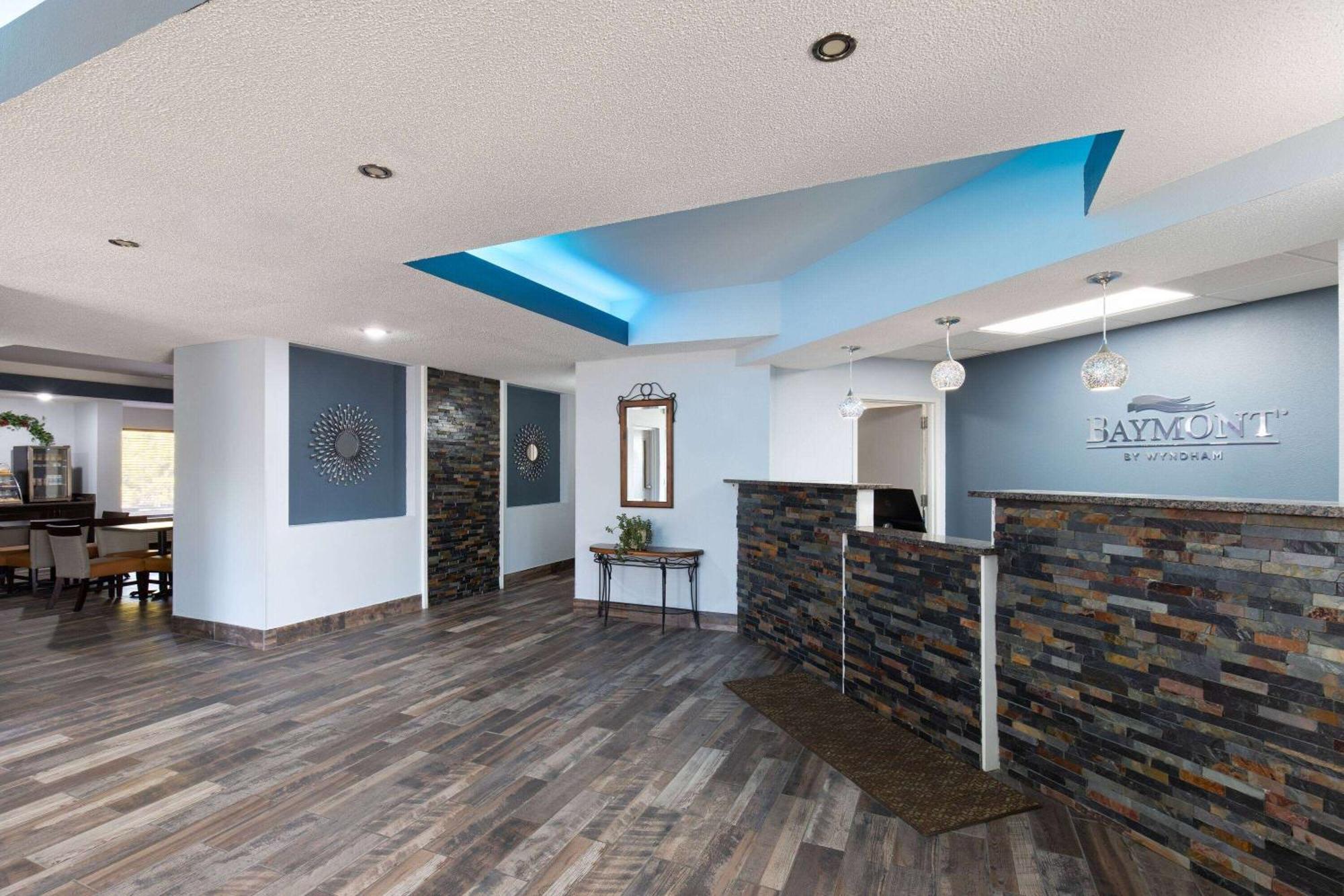 Baymont By Wyndham Creedmoor Exterior foto