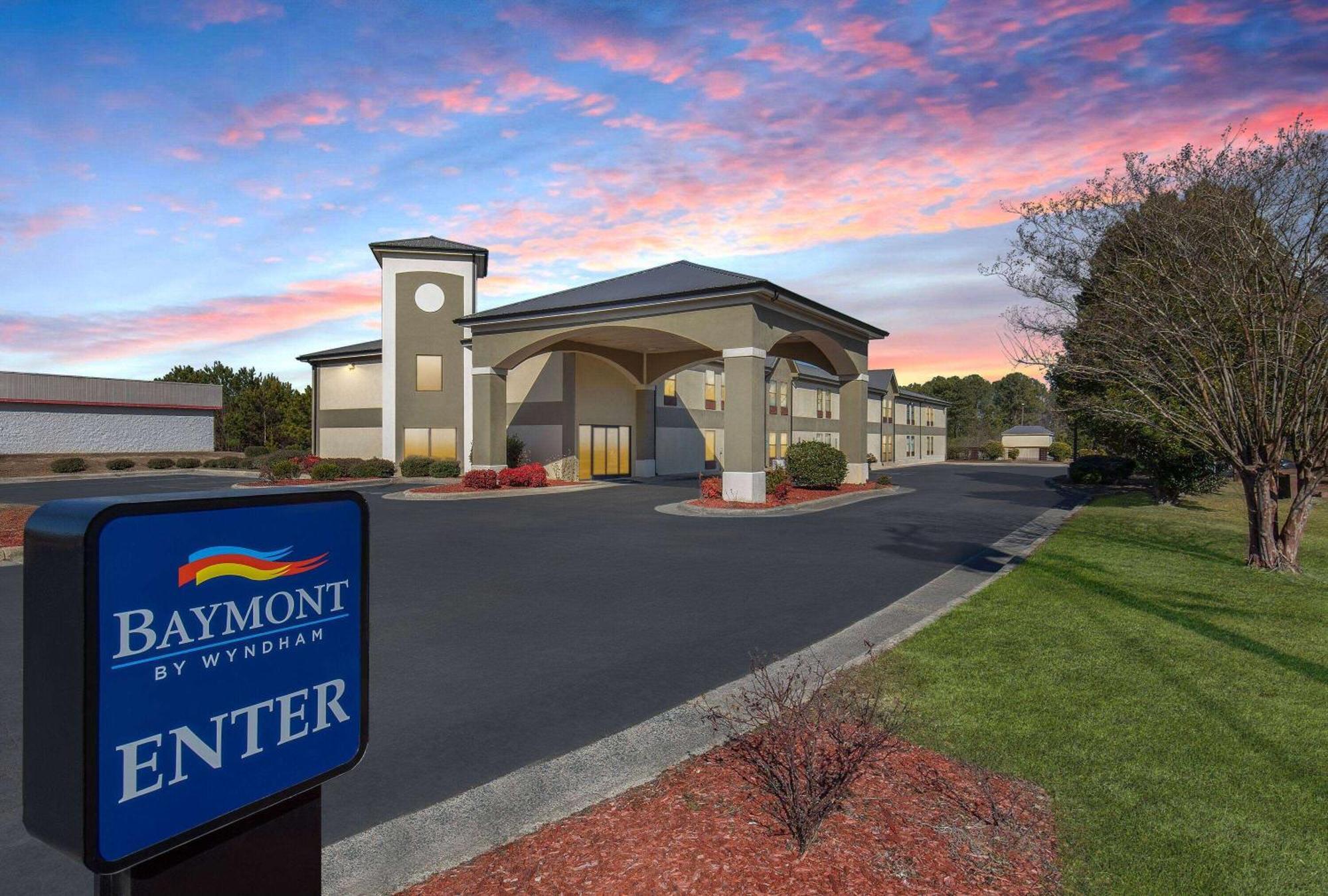 Baymont By Wyndham Creedmoor Exterior foto