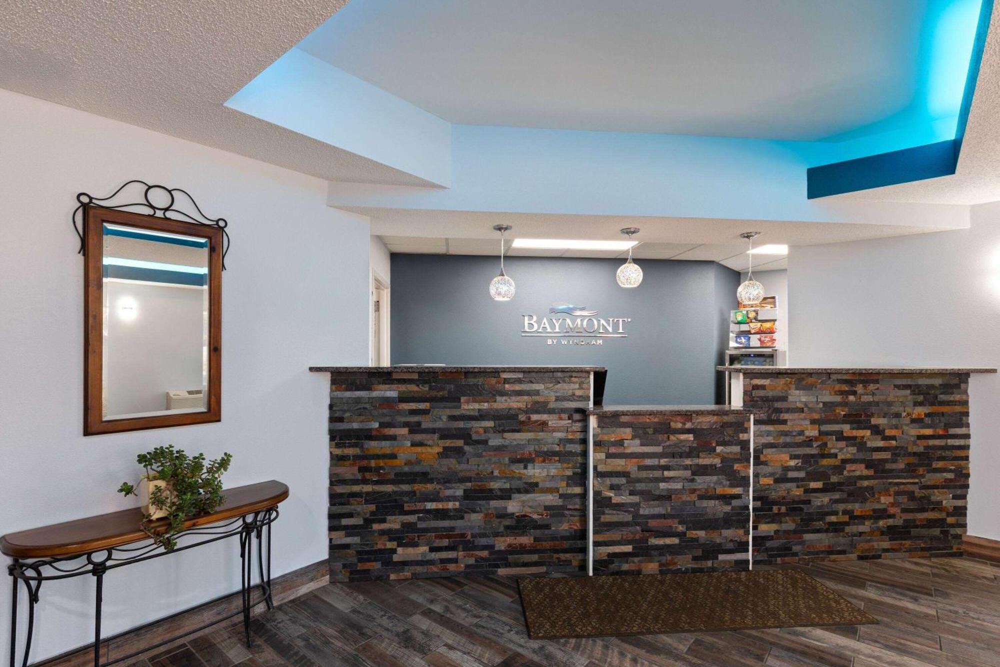 Baymont By Wyndham Creedmoor Exterior foto
