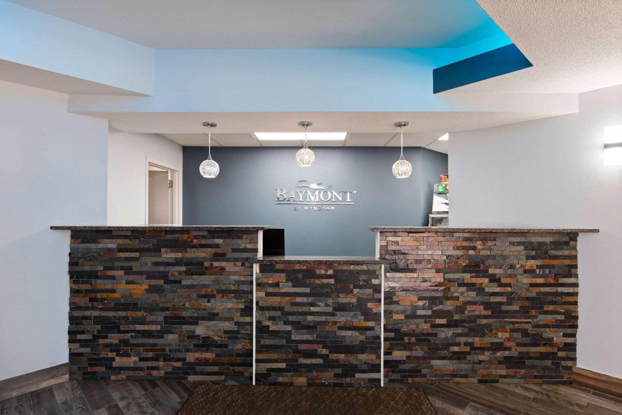 Baymont By Wyndham Creedmoor Exterior foto