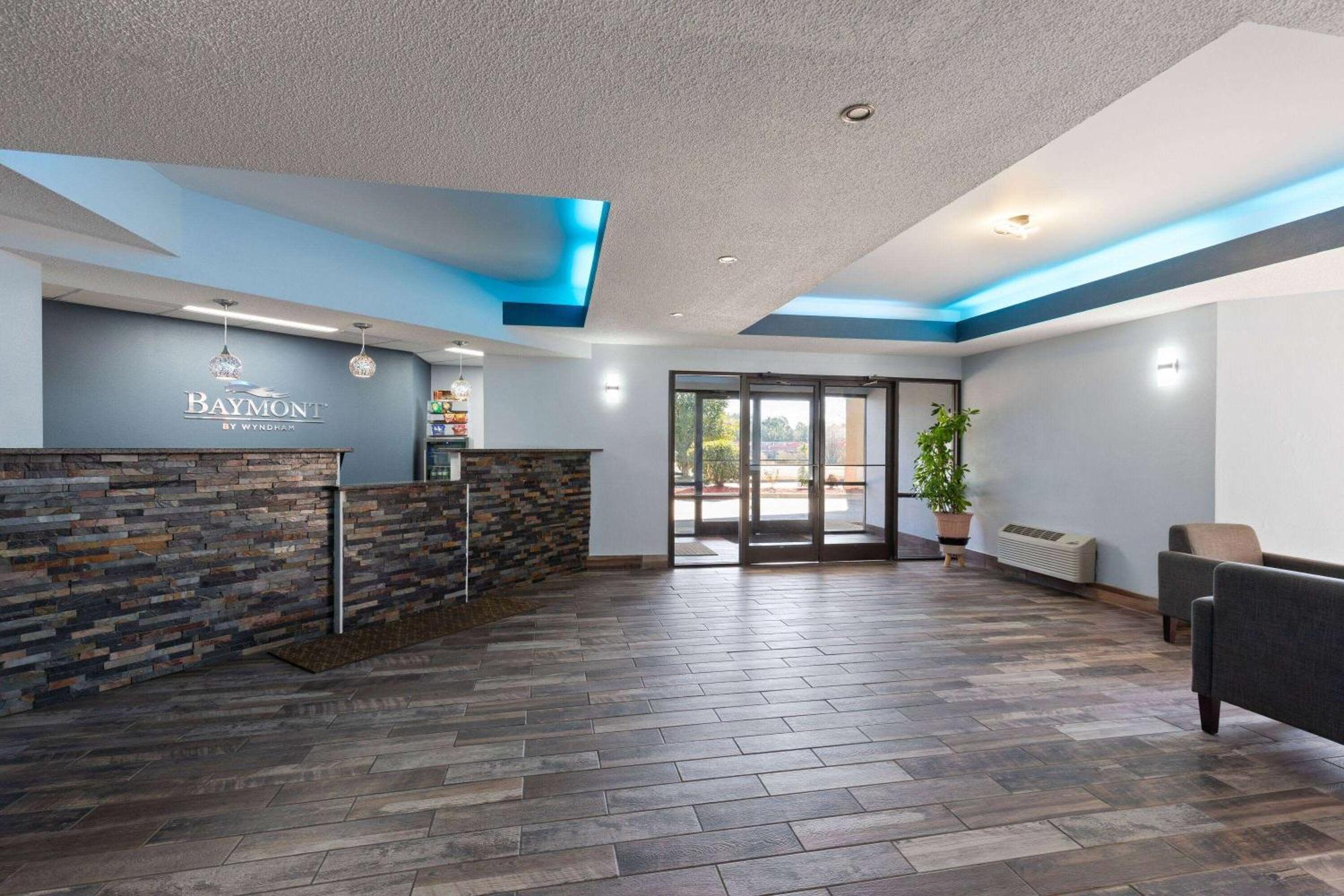 Baymont By Wyndham Creedmoor Exterior foto