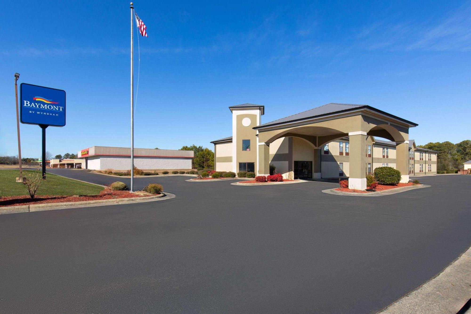 Baymont By Wyndham Creedmoor Exterior foto